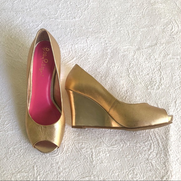 Lilly Pulitzer Resort Chic Wedge in Gold size 6 - Picture 2 of 9